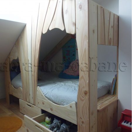lit cabane avec tiroirs